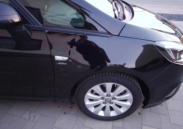 Opel Zafira cena 39500 przebieg: 204000, rok produkcji 2018 z Janowiec Wielkopolski małe 326